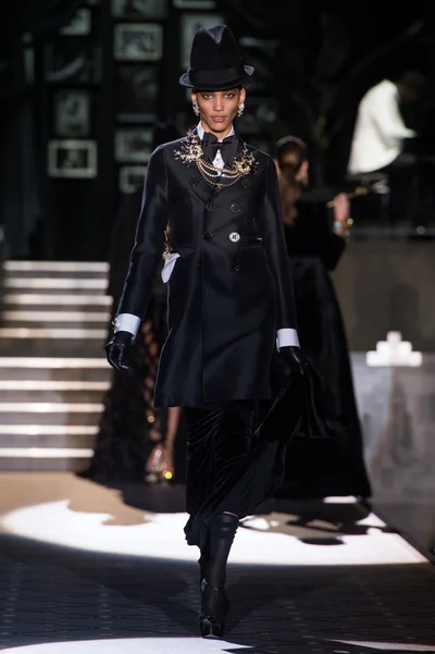 Look 32